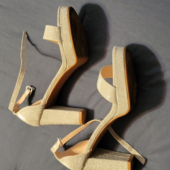 Formal Hig heels. - Picture 3 of 8